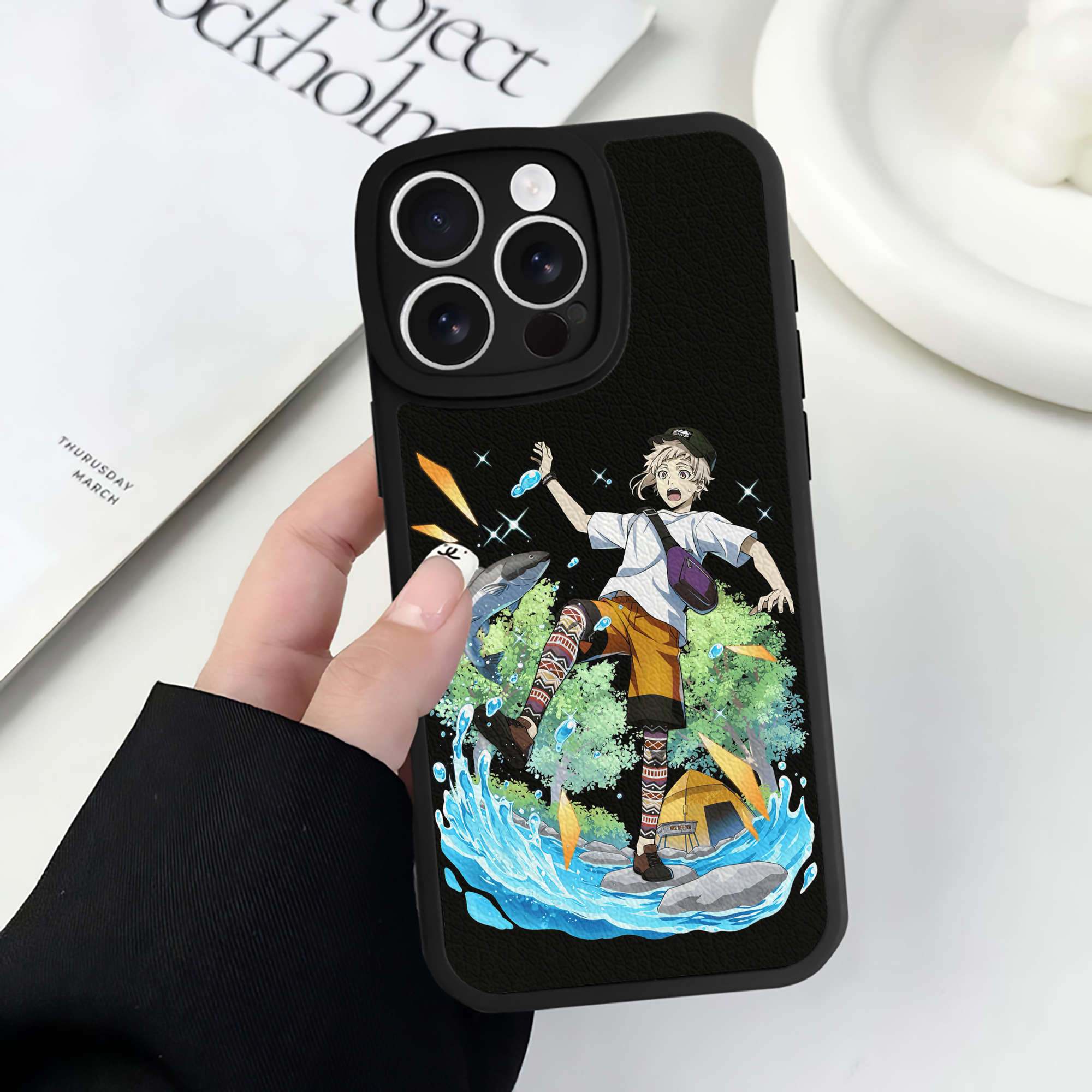 （画像用） 文豪ストレイドッグス Bungo Stray Dogs 【iPhone 16シリーズ対応】シリコンスマホケース（レザー調） 材質：シリコン